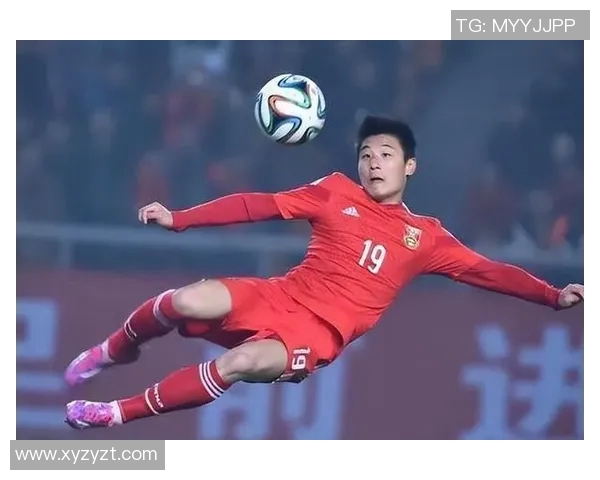 足球明星侧分发型解析让你轻松打造时尚运动风格